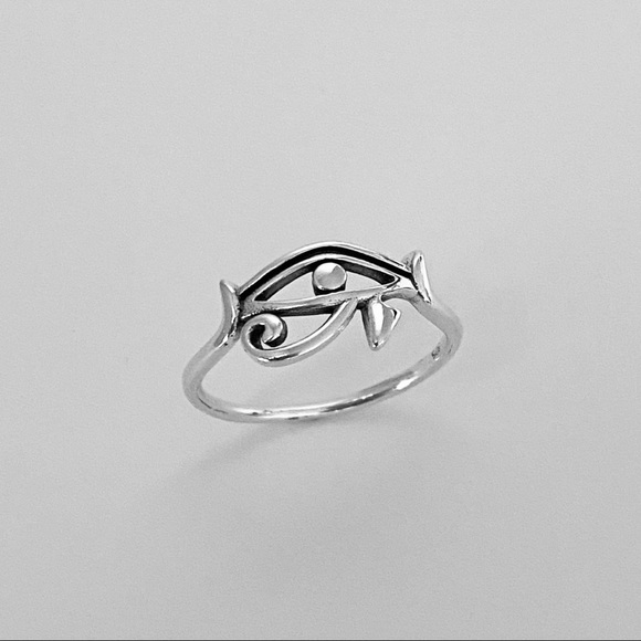 Sterling Silver Little Ra Eye Ring, Evil Eyes, Eyebrows, Silver Rings, Eyelashes - Picture 5 of 12